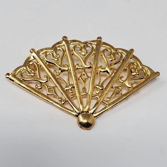 VINTAGE AK ANNE KLEIN GOLD TONE OPEN FAN BROOCH PIN OPEN SCROLLWORK 1980S - Picture 1 of 10